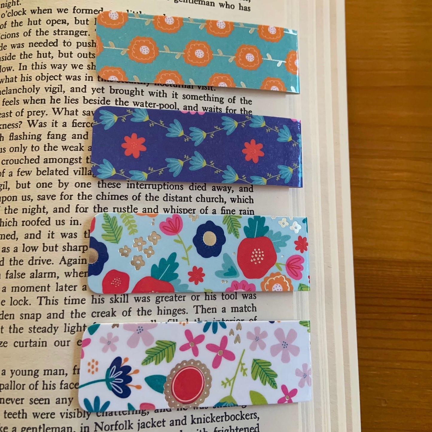 Blue floral magnetic bookmarks - Bookmarks - Made by Saskia