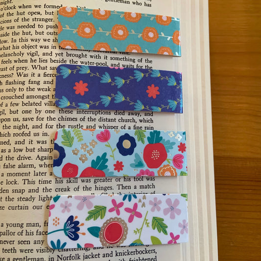 Blue floral magnetic bookmarks - Bookmarks - Made by Saskia