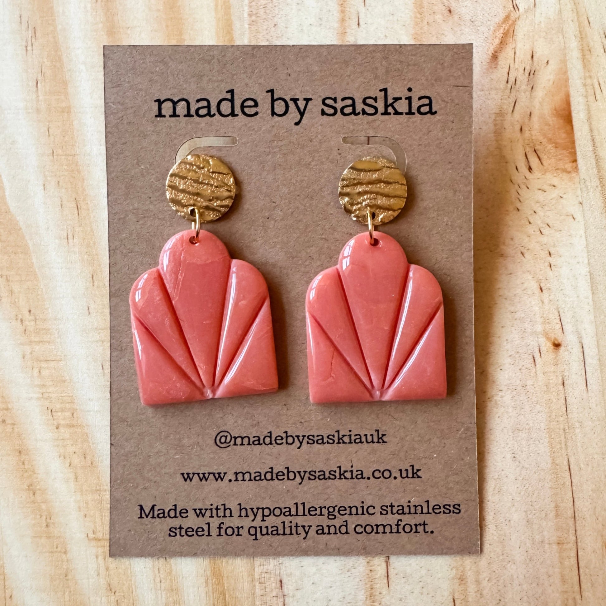 Art deco salmon and gold dangle stud earrings - Earrings - Made by Saskia