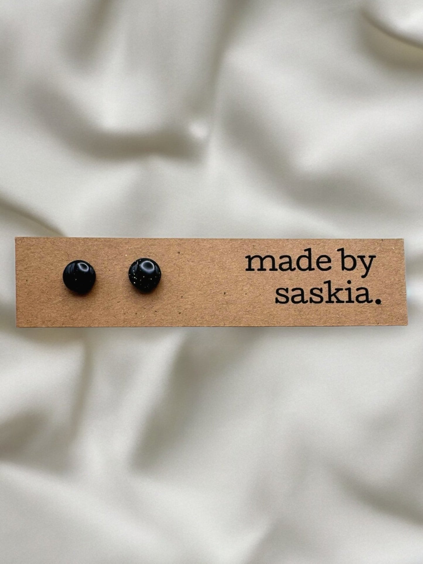 Black sparkle simple studs - Earrings - Made by Saskia