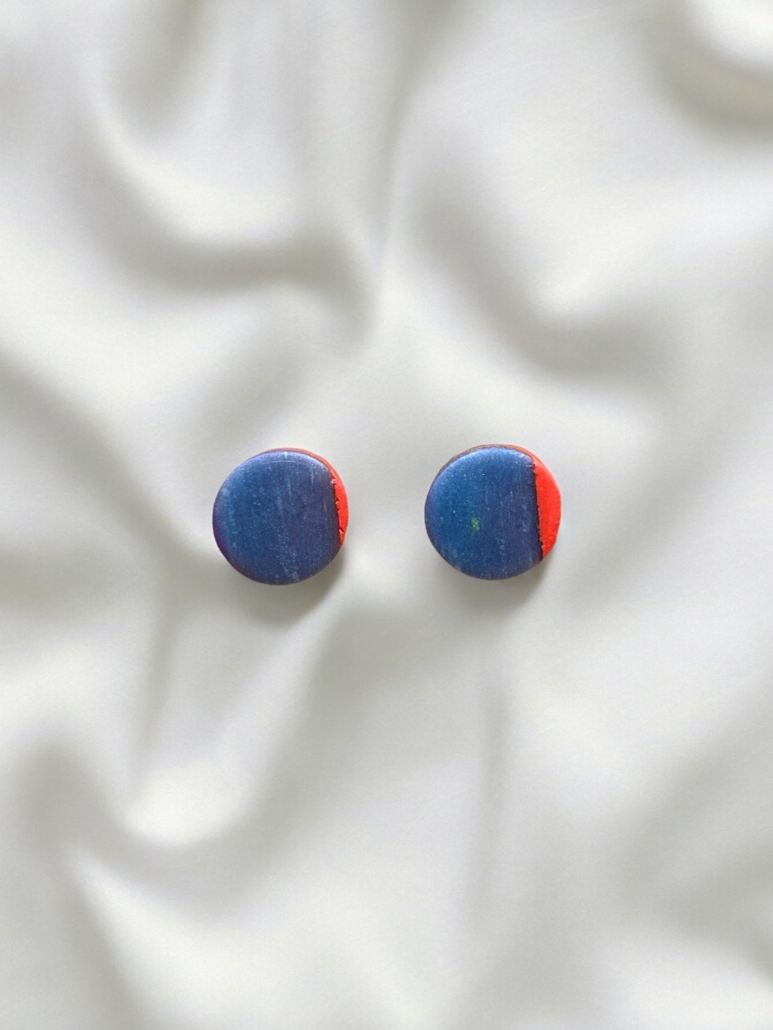 Blue and orange abstract simple studs - Earrings - Made by Saskia