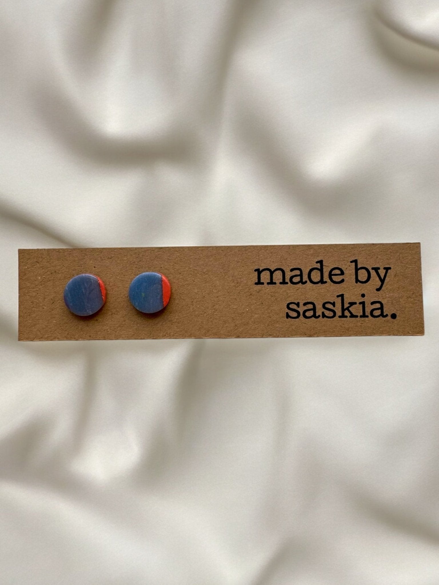 Blue and orange abstract simple studs - Earrings - Made by Saskia