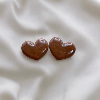 Brown heart studs - Earrings - Made by Saskia