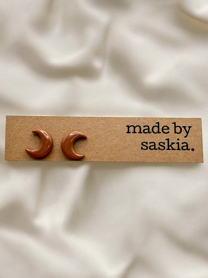 Brown shimmer crescent moon studs - Earrings - Made by Saskia