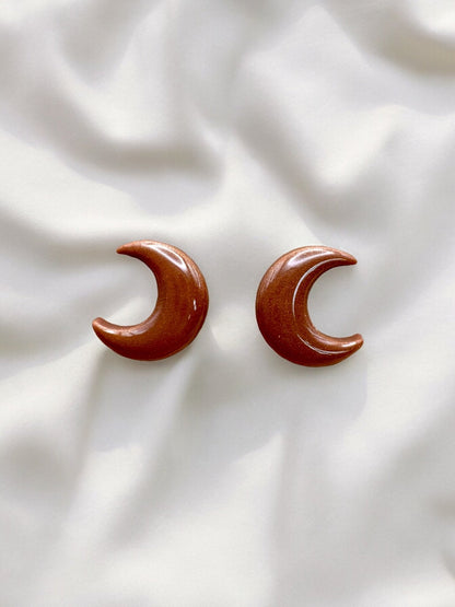 Brown shimmer crescent moon studs - Earrings - Made by Saskia