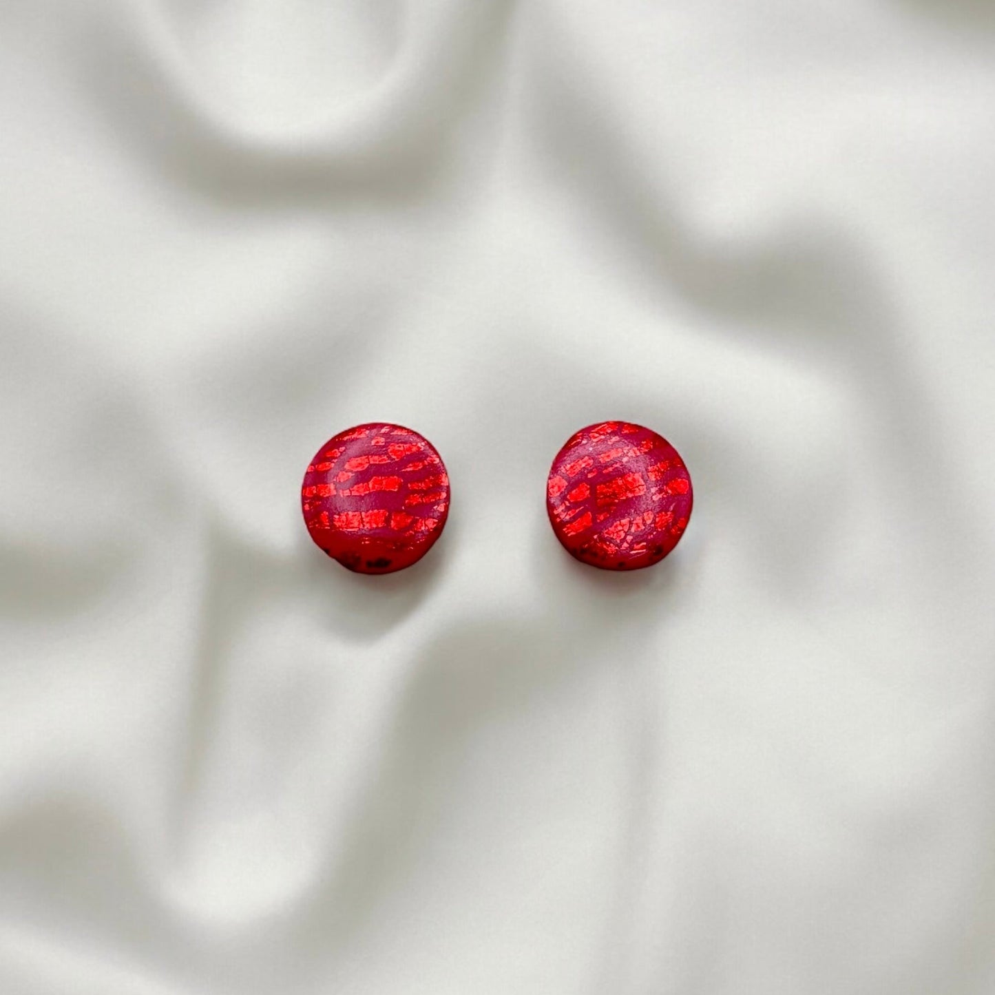 Dark pink and metallic red simple studs - Earrings - Made by Saskia