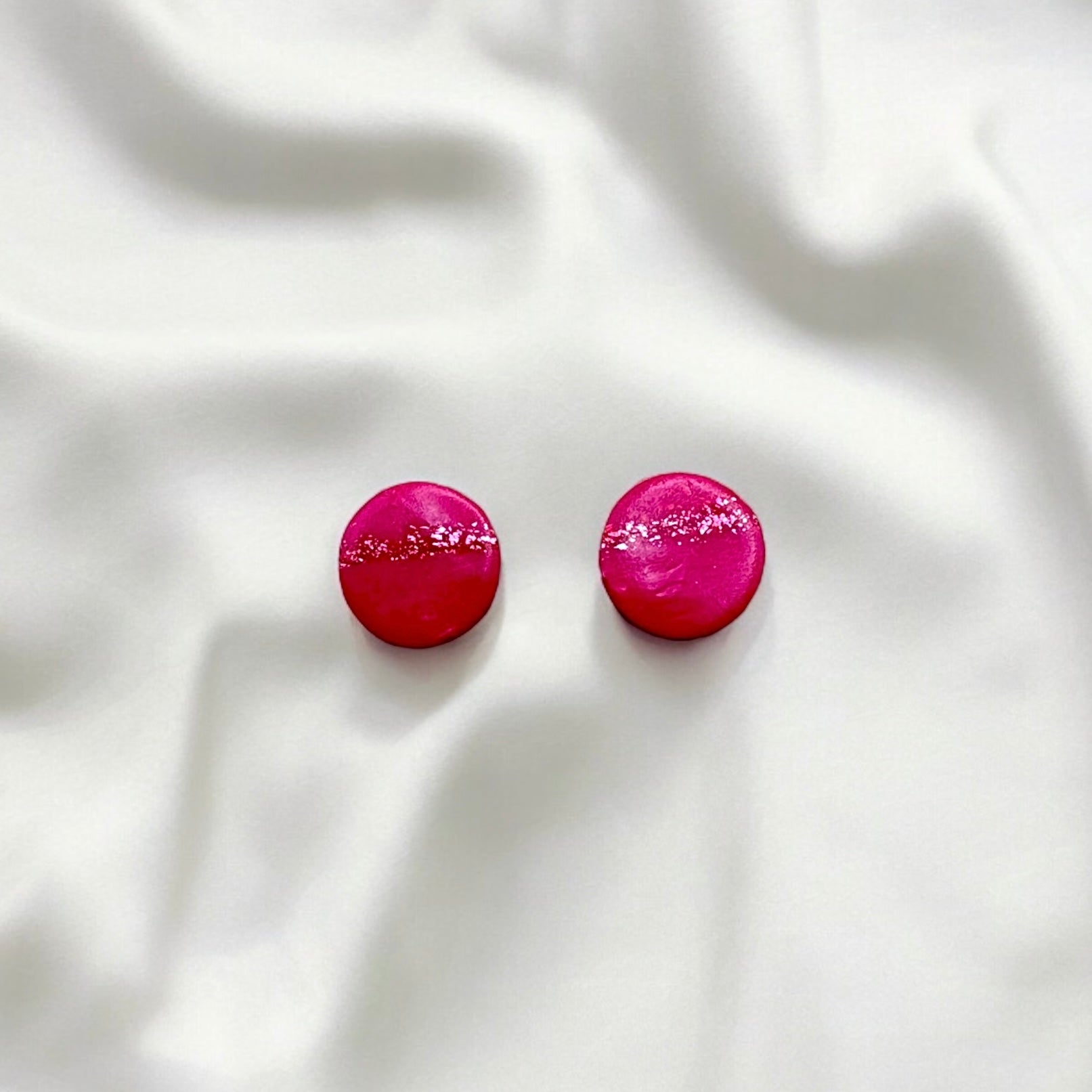 Dark pink metallic abstract simple studs - Earrings - Made by Saskia