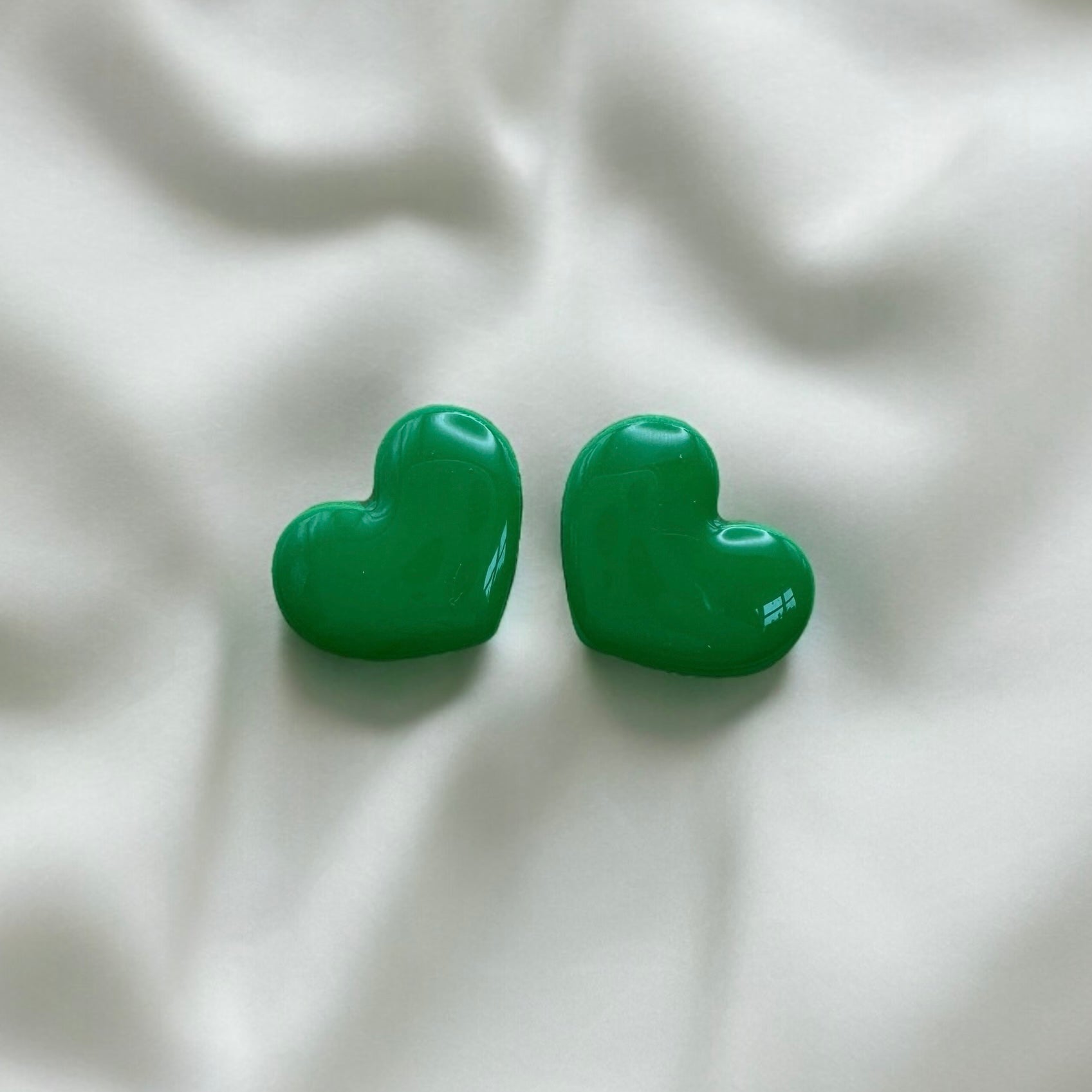 Grass green heart studs - Earrings - Made by Saskia