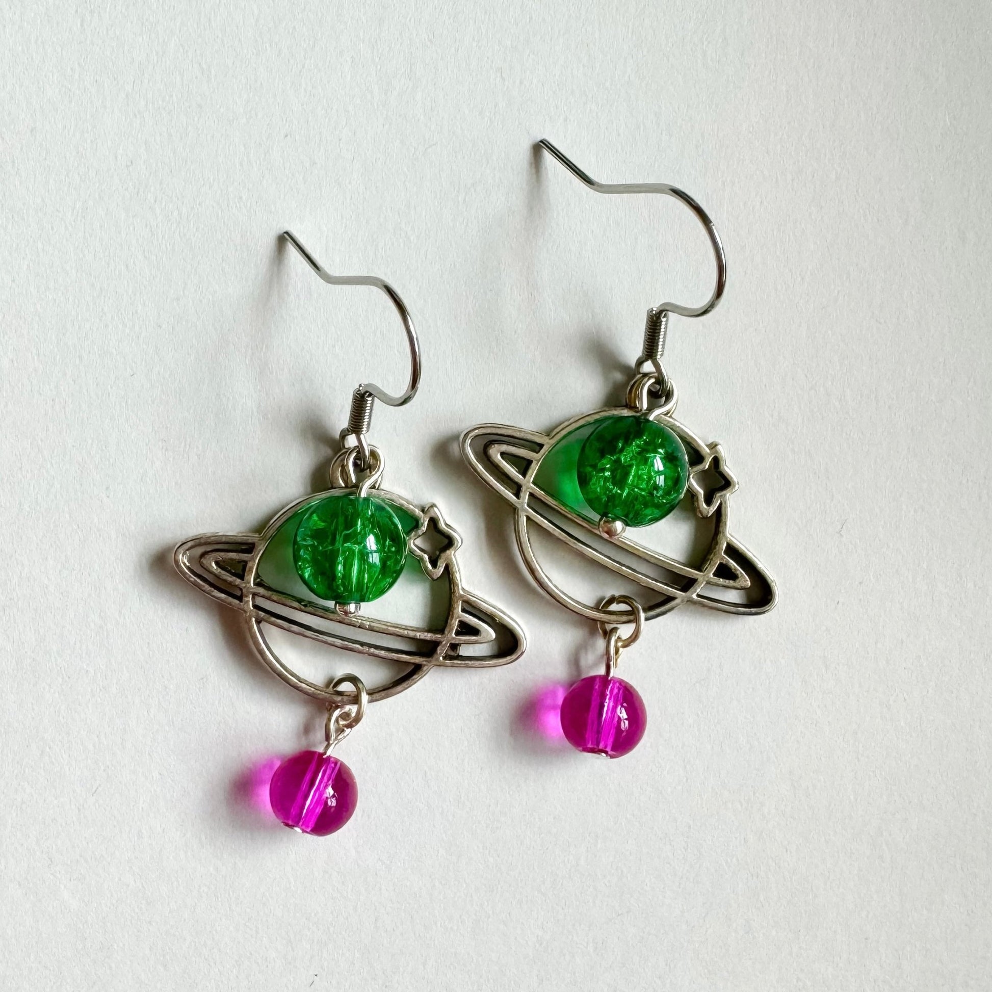 Green and pink beaded planet hook earrings - Earrings - Made by Saskia