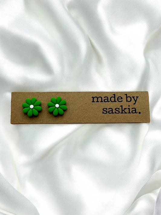 Green daisy flower studs - Earrings - Made by Saskia