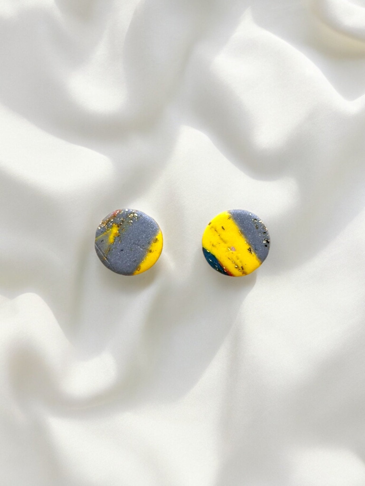 Grey and yellow and blue abstract simple studs - Earrings - Made by Saskia