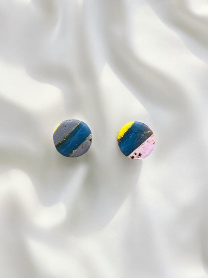 Grey, blue and pink metallic abstract simple studs - Earrings - Made by Saskia