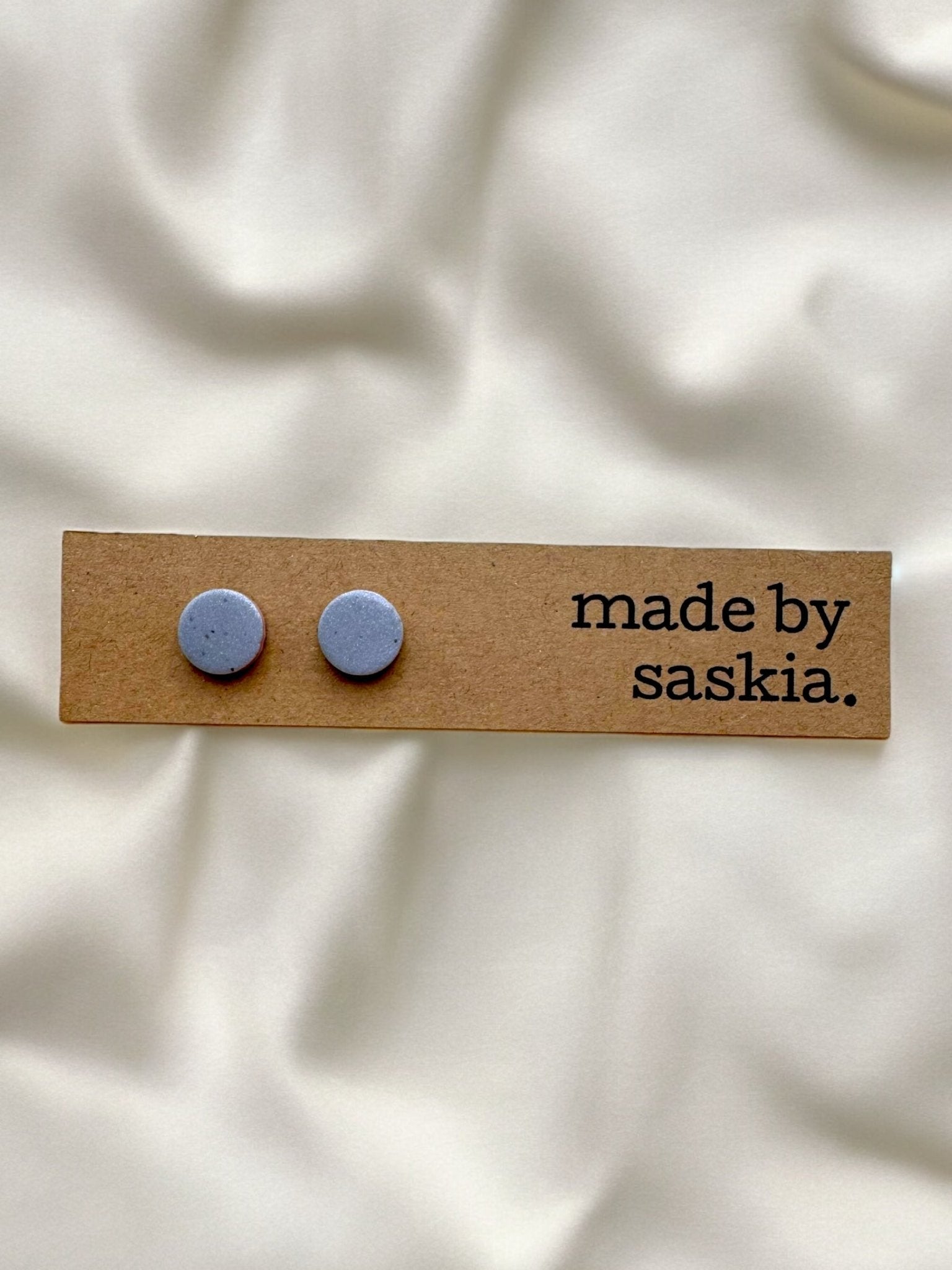 Grey shimmer abstract simple studs - Earrings - Made by Saskia