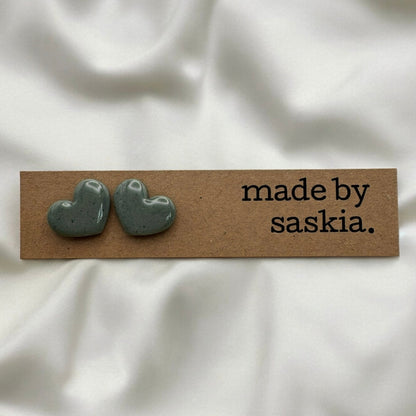 Khaki speckle heart studs - Earrings - Made by Saskia