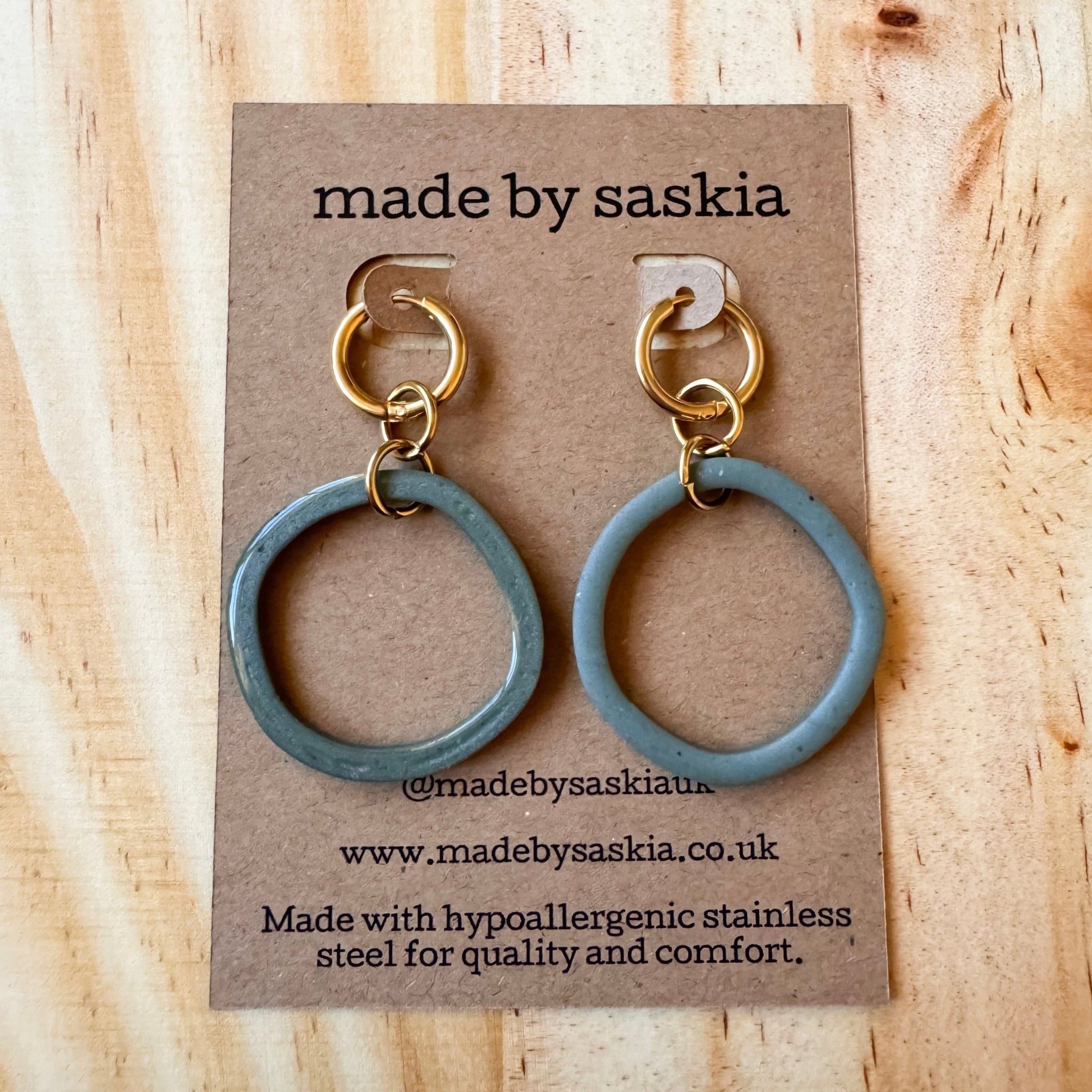 Khaki speckle reversible hoop huggie earrings - Earrings - Made by Saskia