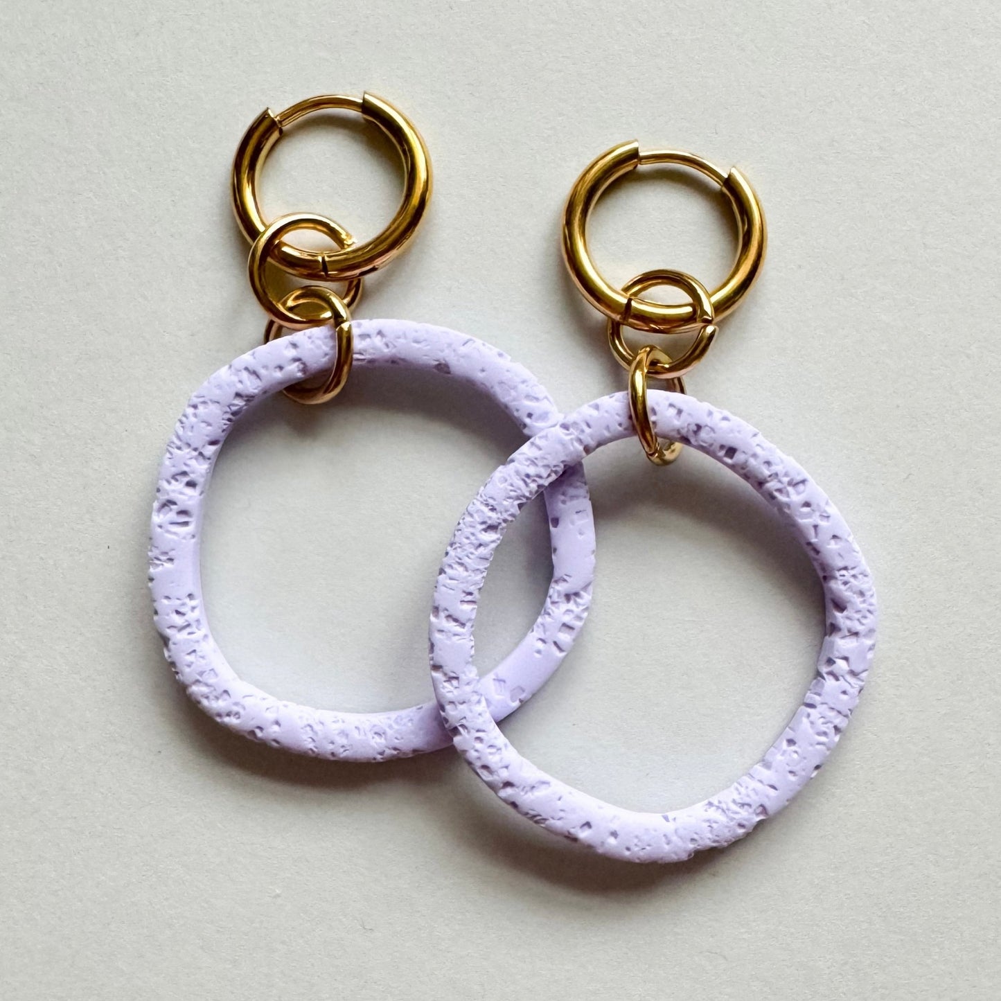 Light purple textured reversible hoop huggie earrings - Earrings - Made by Saskia