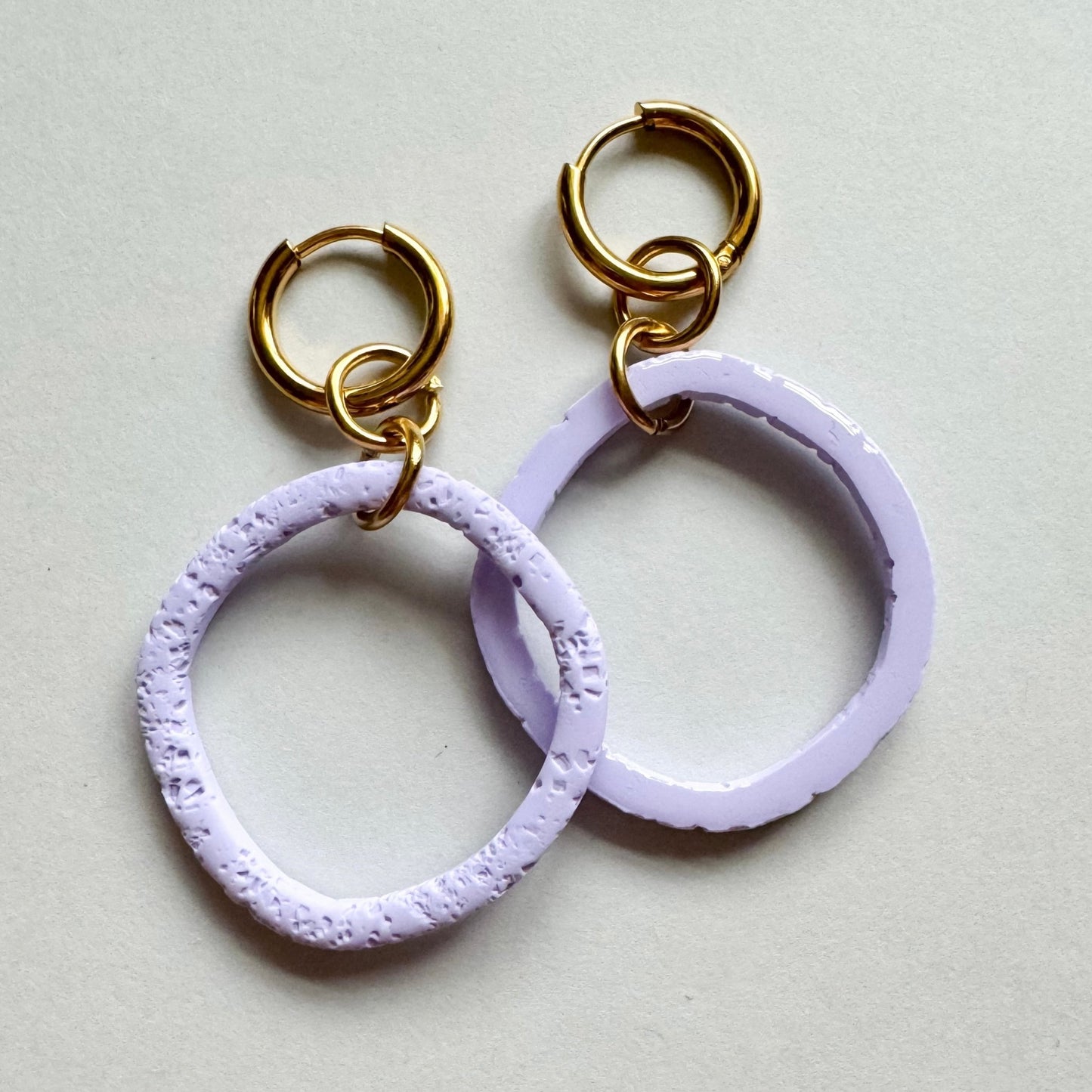 Light purple textured reversible hoop huggie earrings - Earrings - Made by Saskia