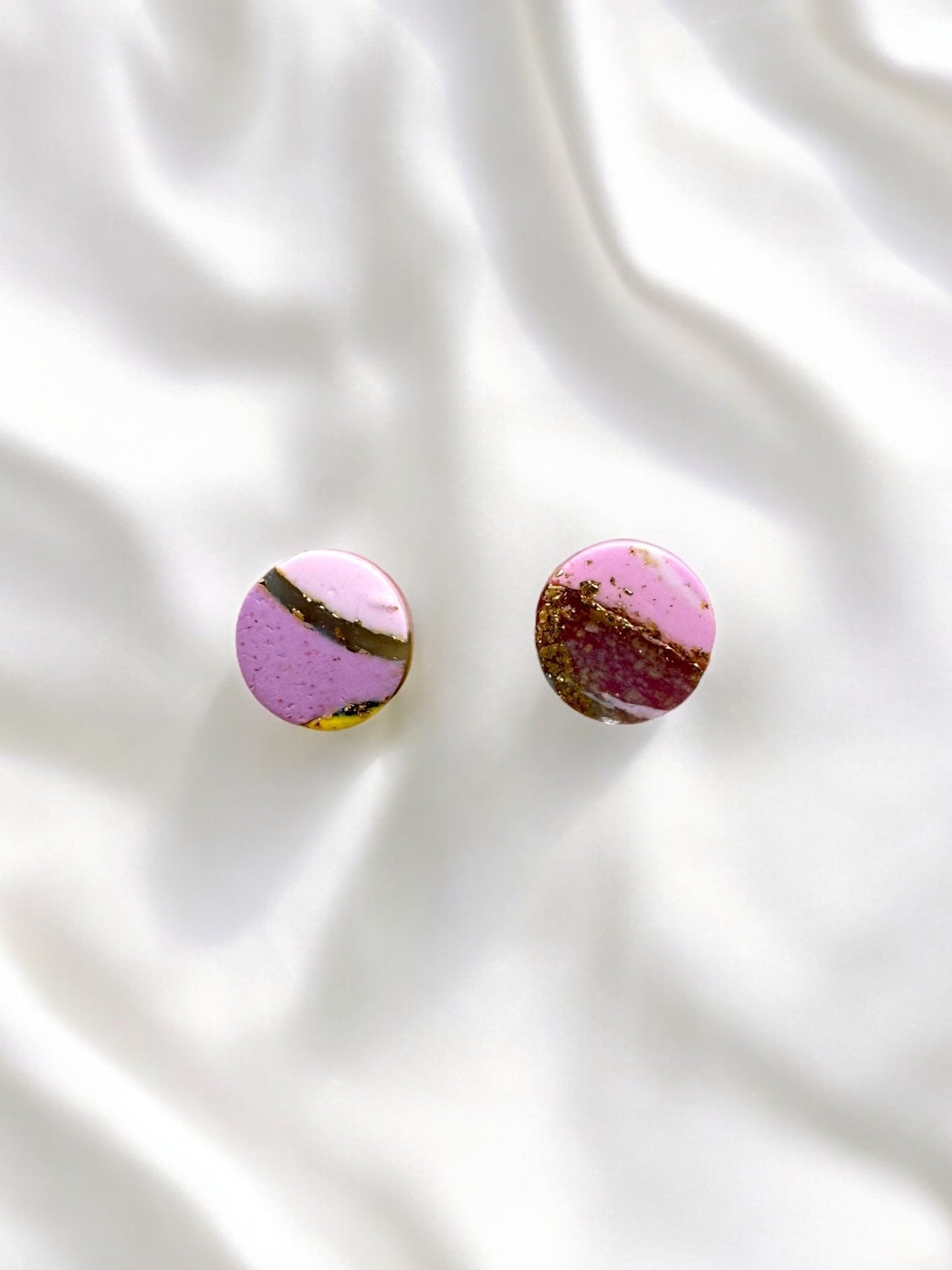 Lilac and pink metallic abstract simple studs - Earrings - Made by Saskia