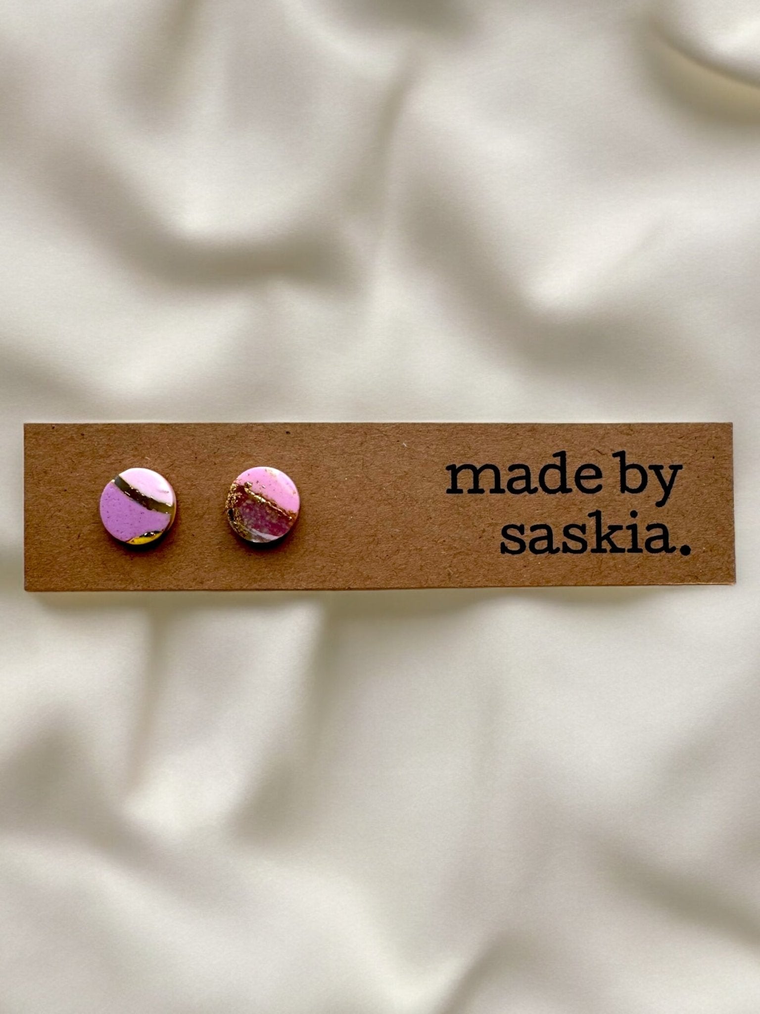 Lilac and pink metallic abstract simple studs - Earrings - Made by Saskia