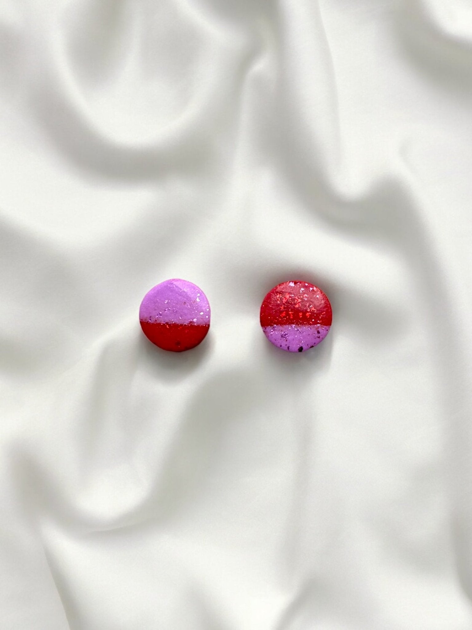 Lilac and red metallic abstract simple studs - Earrings - Made by Saskia