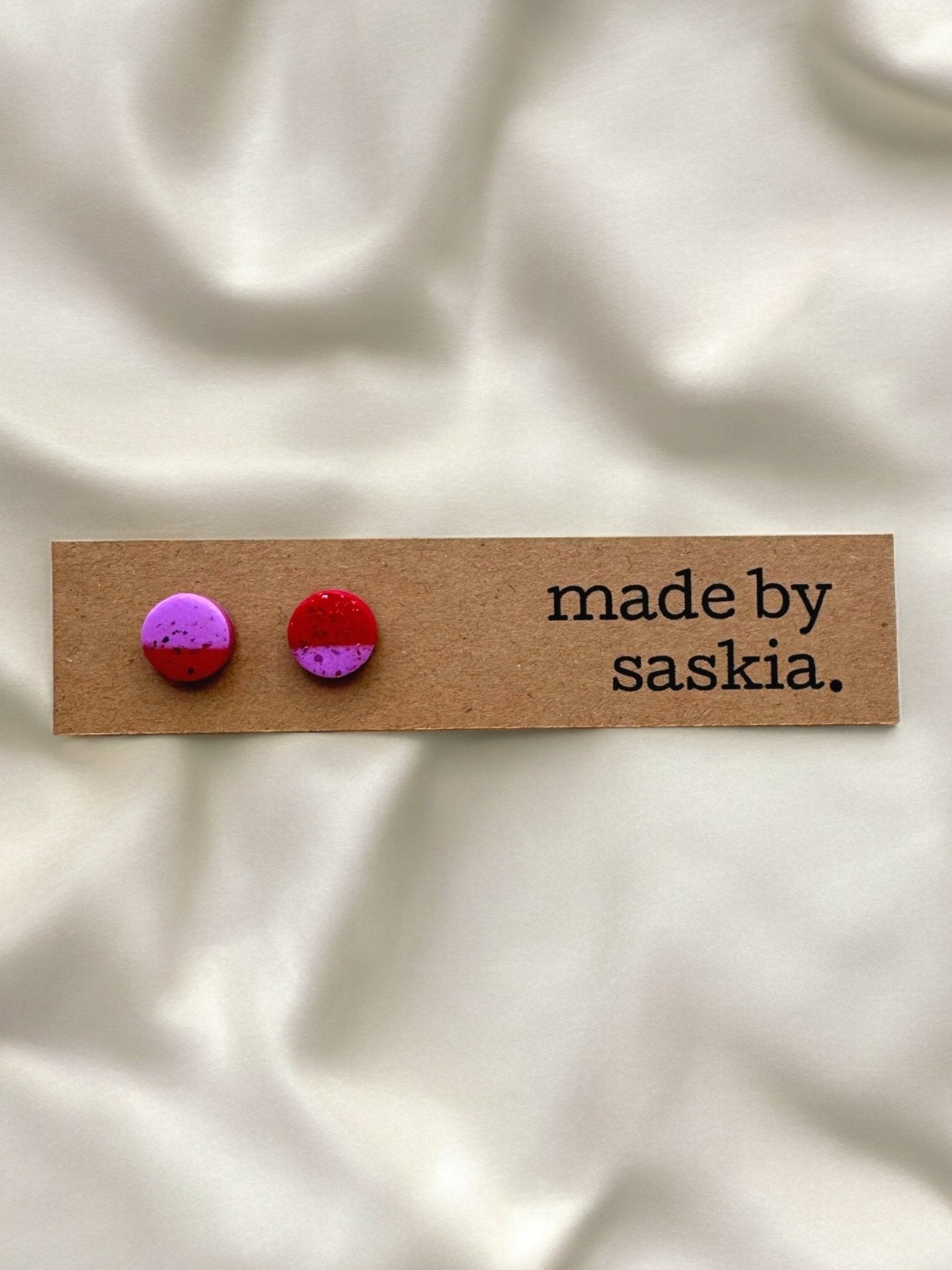 Lilac and red metallic abstract simple studs - Earrings - Made by Saskia