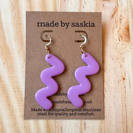 Lilac squiggle dangle earrings - Earrings - Made by Saskia