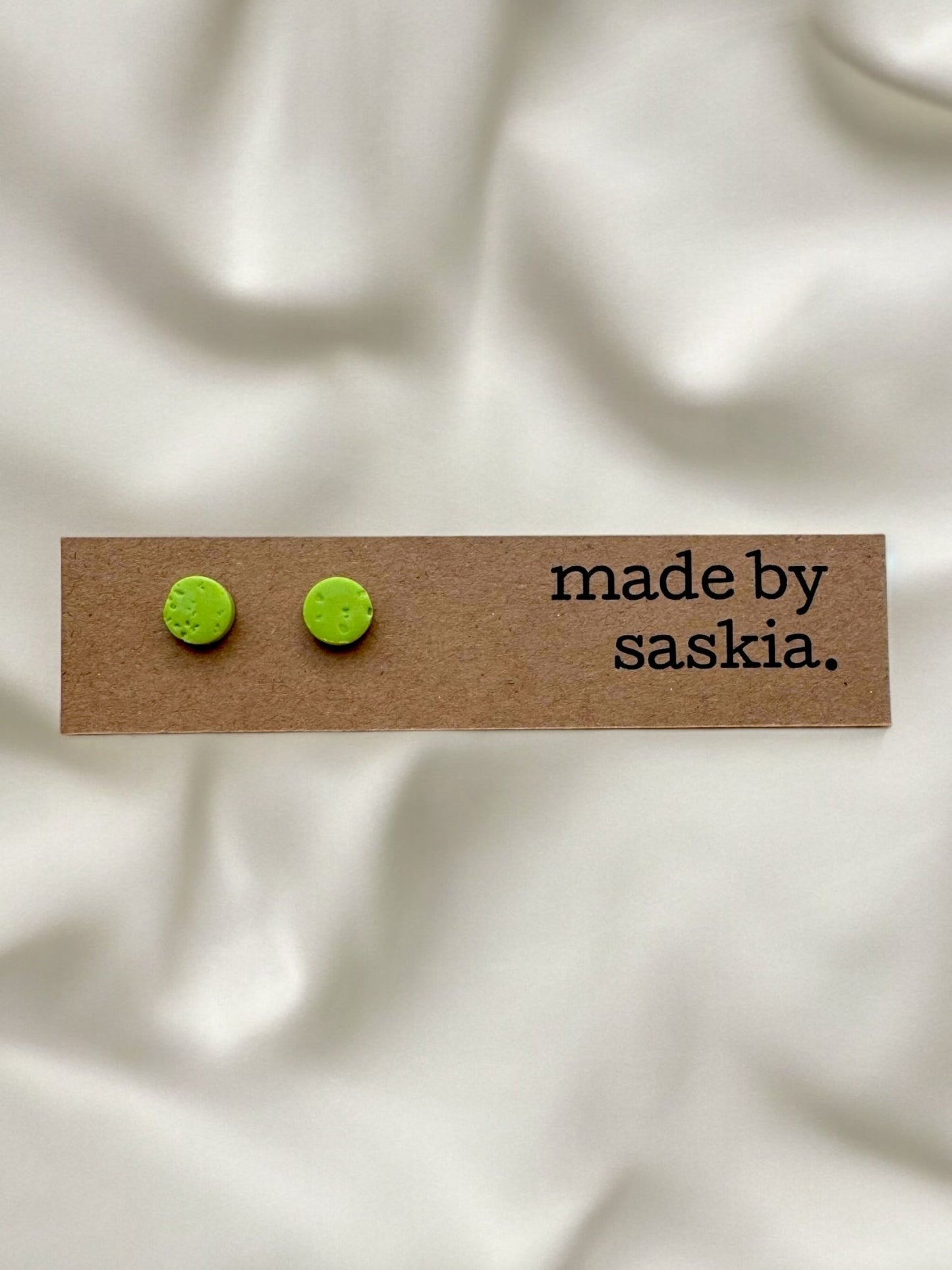 Lime green textured studs - Earrings - Made by Saskia