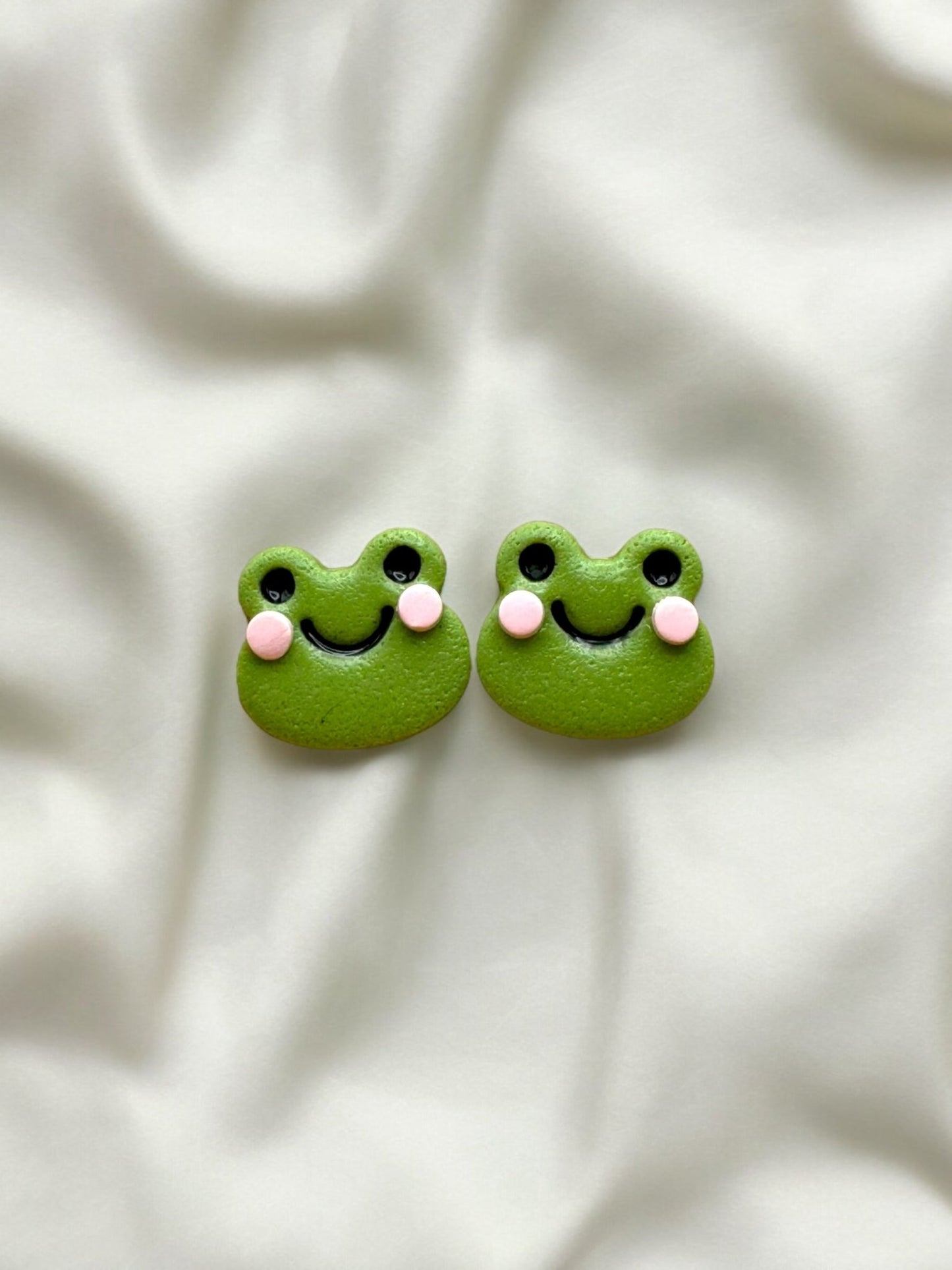 Olive green frog studs - Earrings - Made by Saskia