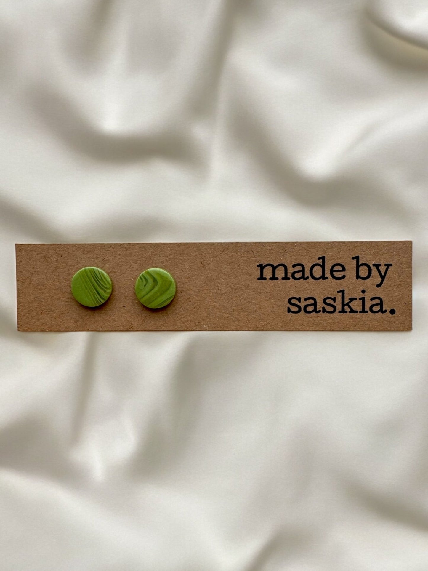 Olive green wood effect studs - Earrings - Made by Saskia