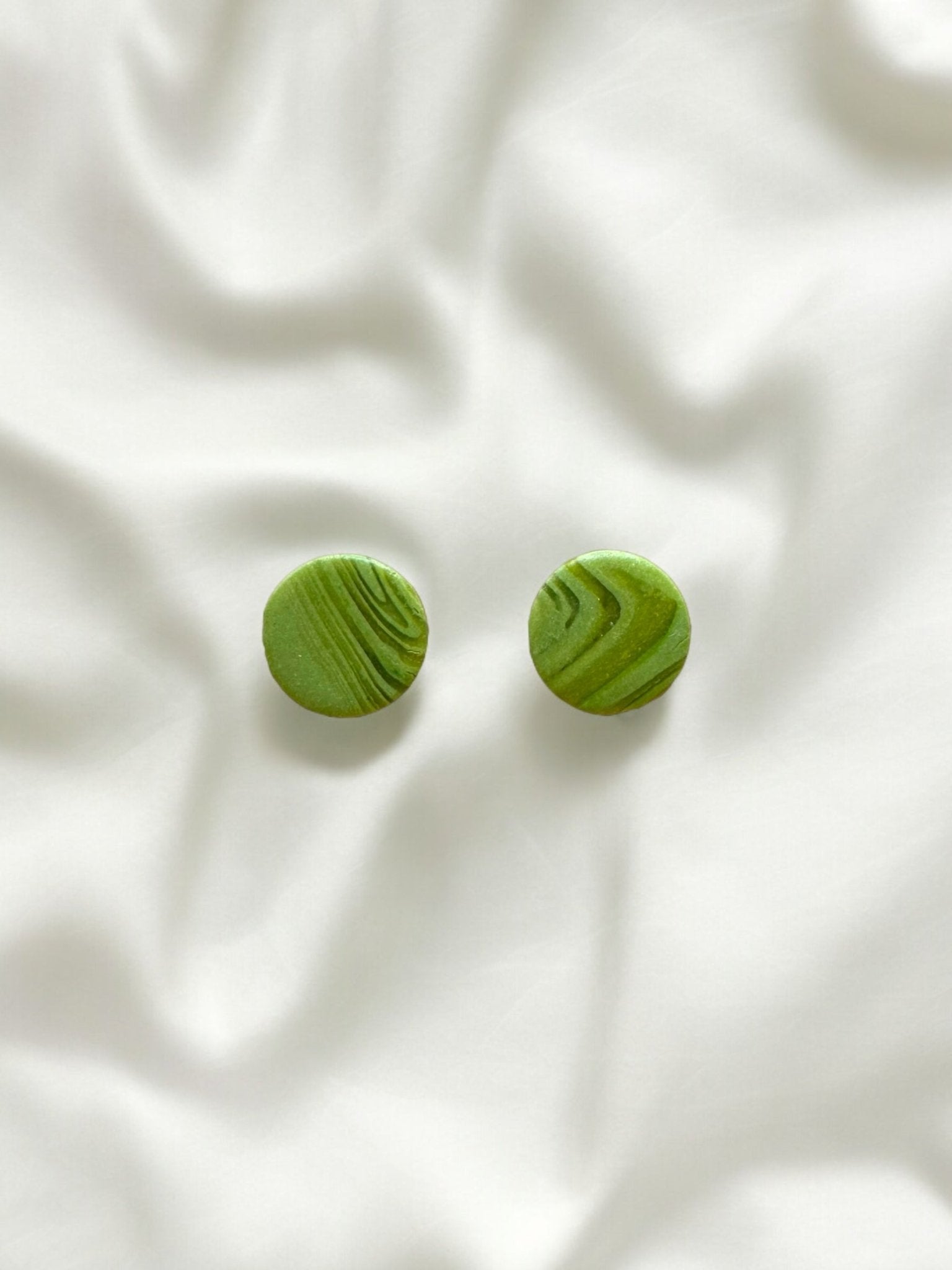 Olive green wood effect studs - Earrings - Made by Saskia