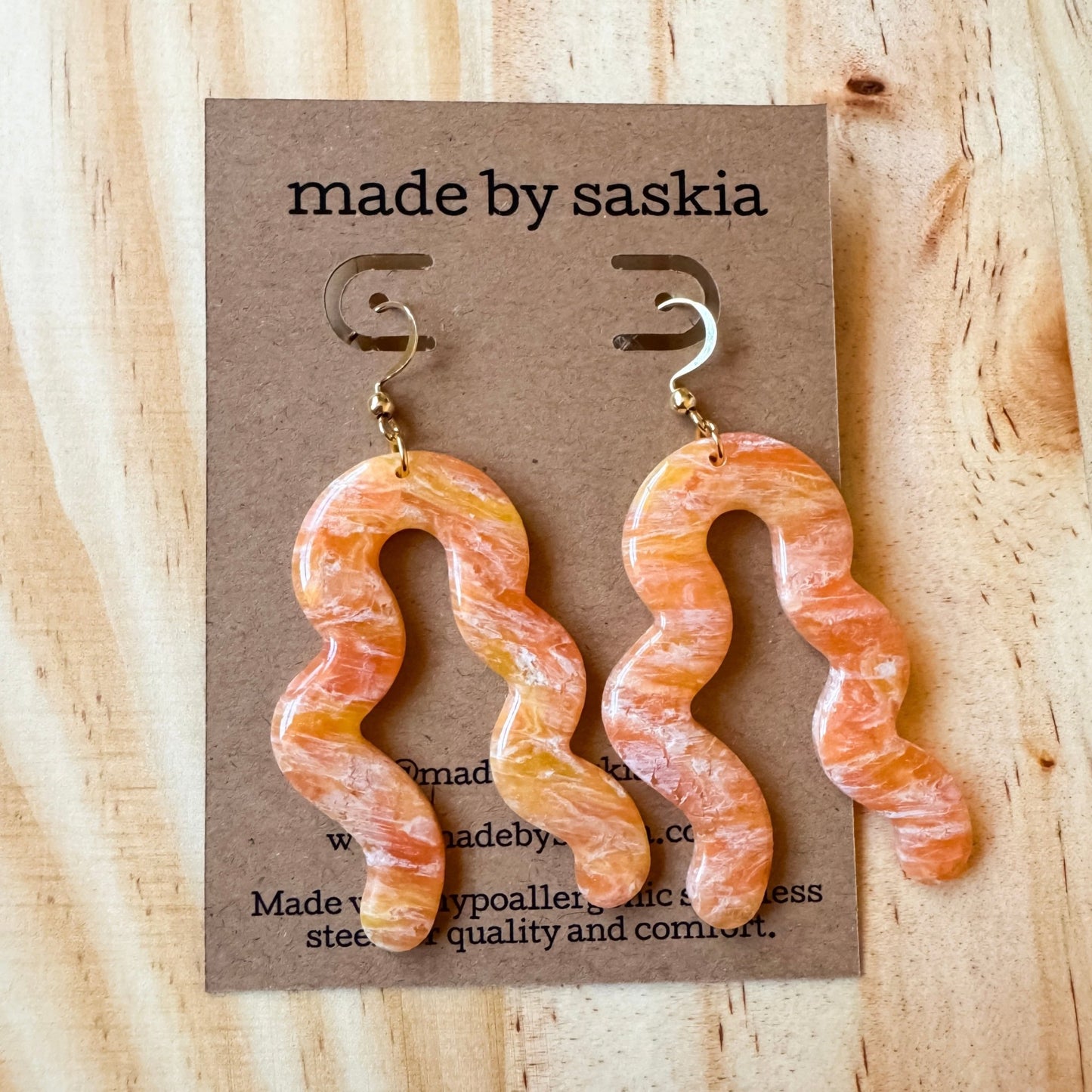 Orange and yellow marble wavy arch dangle earrings - Earrings - Made by Saskia