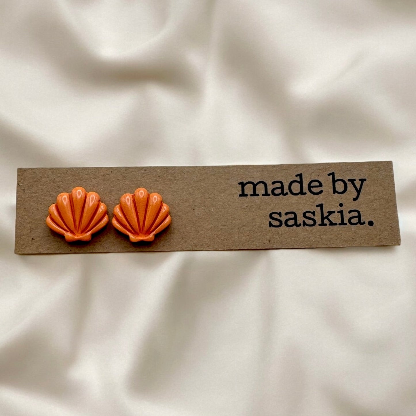 Orange seashell studs - Earrings - Made by Saskia