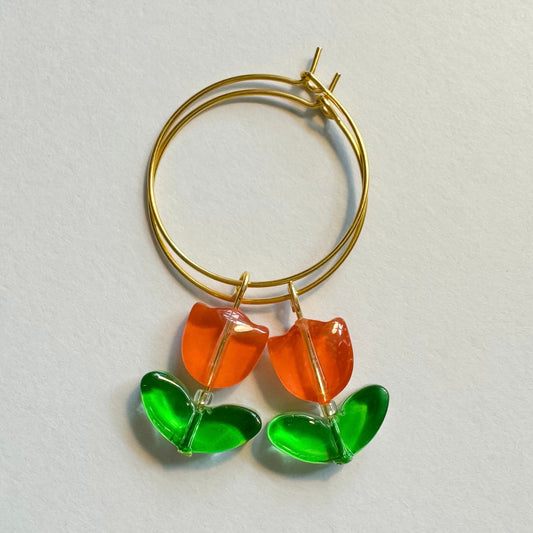 Orange tulip beaded hoop earrings - Earrings - Made by Saskia