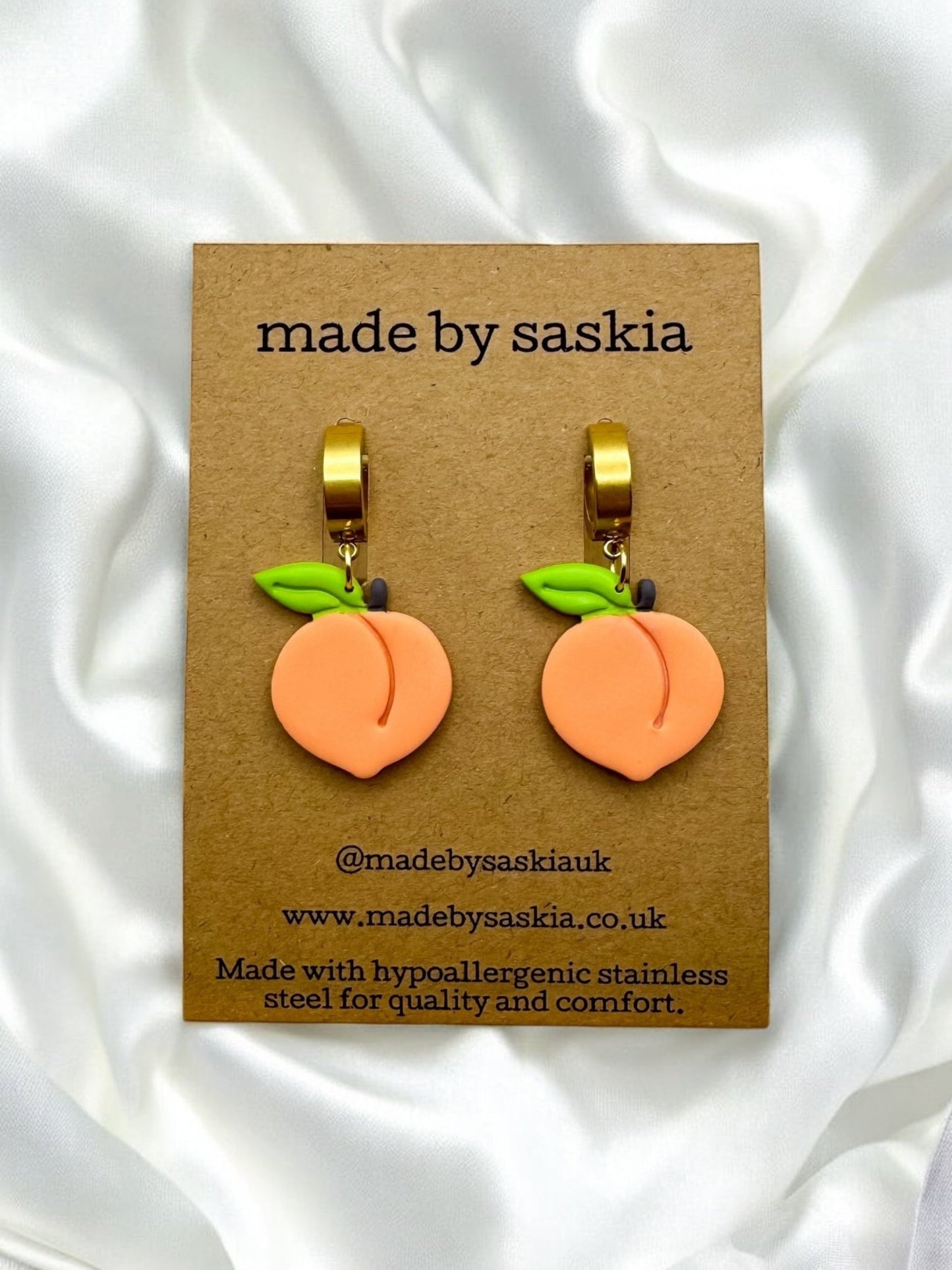 Peaches huggie hoop earrings - Earrings - Made by Saskia