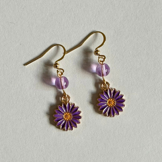 Purple daisies beaded dangle earrings - Earrings - Made by Saskia