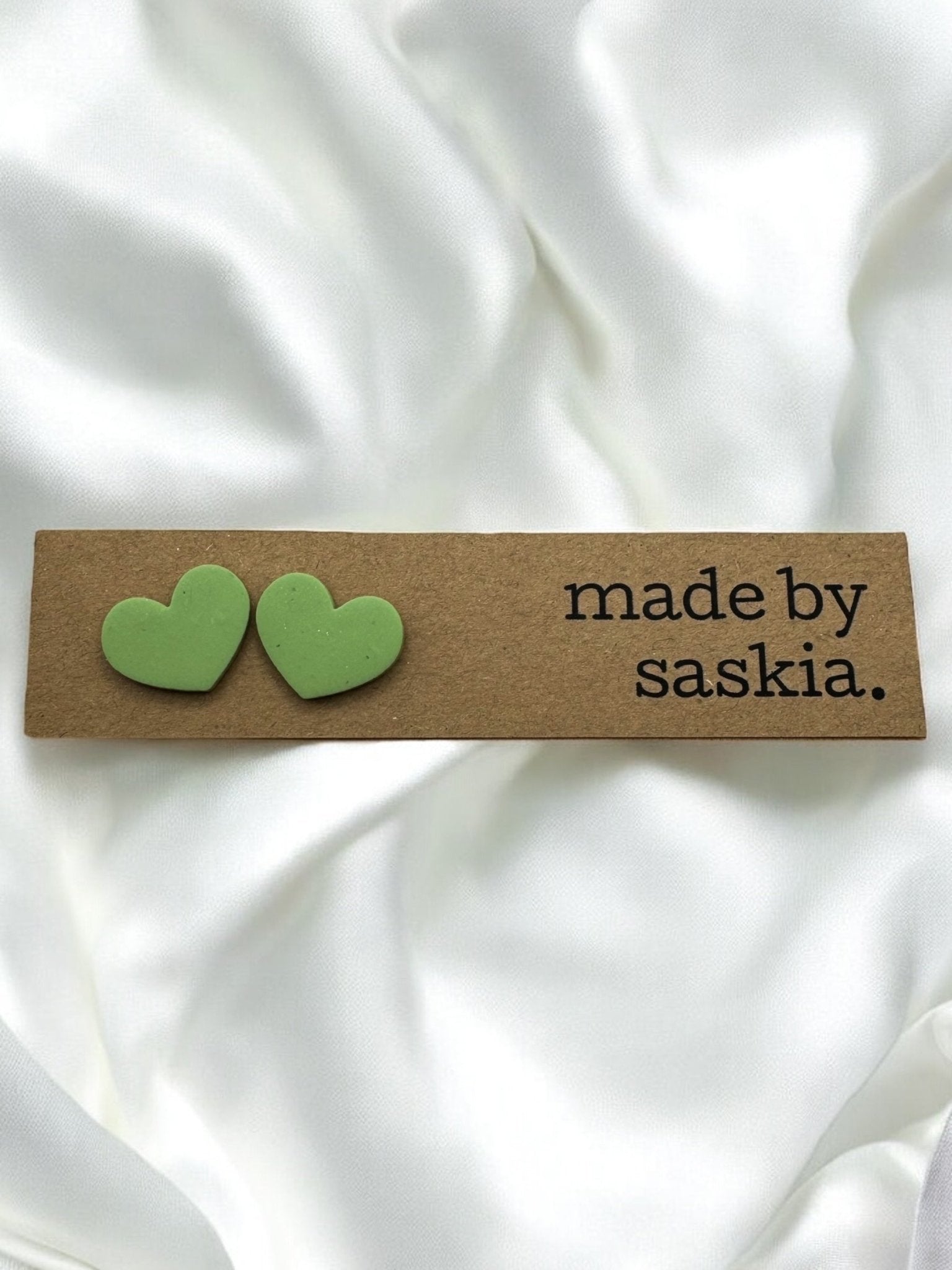 Sage green heart studs - Earrings - Made by Saskia