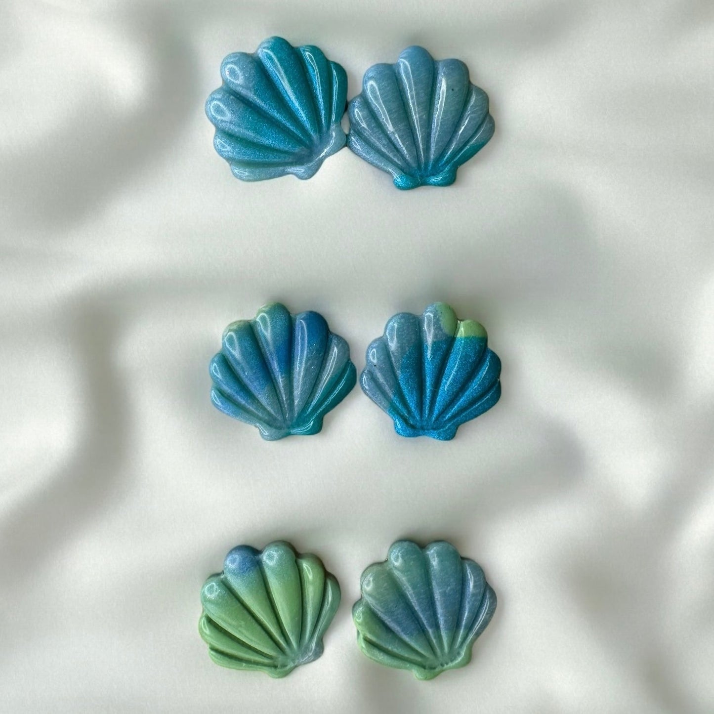 Teal marble seashell studs - Earrings - Made by Saskia